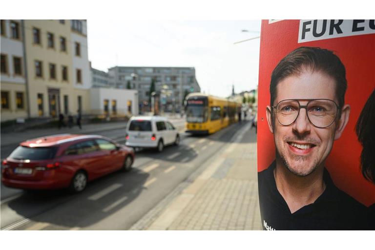 Der SPD-Politiker Matthias Ecke wurde am vergangen Freitag von vier jungen Männern angegriffen, während er Wahlplakate aufhängen wollte.