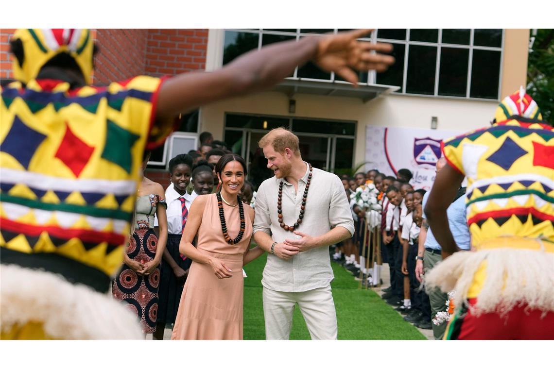 Prinz Harry und seine Ehefrau Herzogin Meghan wohnen seit Jahren in Kalifornien. Jetzt besuchen sie aber Nigeria, um für die Invictus Games zu werben, die die Rehabilitation von verwundeten und kranken Soldaten und Veteranen unterstützen.