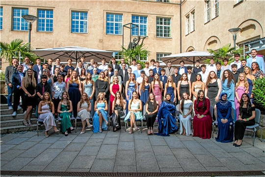 Schickhardt-Realschule Backnang, Hauptschulabschluss: Serenay Bastürk, Leart Berisha (Englisch-Preis), Dennis Burgart, Viktoria Dermer, Arlind Haxha, Rayan Khalosi, Talha Koç, Anna Larsen (Lob), Robert Oprea, Antonio Supp (Preis, Deutsch-Preis), Murat Taskir, Havin Uçan, Yusuf Can Yasar, Magdalena Zeko.
Realschulabschluss: Alma Ade, Simone Angermeyer (Lob, evangelischen Kirchenbezirkspreis), Kivanc Altas, Merve Aydinoglu, Samuel Ballesteros Segovia, Shams Baderkhan, Simon Belz (Lob), Fjolla Buzuku (Preis, Schülersprecherin), Constantin Clemens (Preis), Sena Congar, Talea Christoph (Lob), Beatriz De Assunção Monteiro, Milena De Giacomo, Zeynep Nur Deniz, Evan Diehl, Dilara Eser, Noel Frank, Leonie Fuda, Berta Gashi, Luis Gellert, Lean Gräfe (Lob), Emir Duhan Güner, Hasan Gülseren, Amir Ibrahimi, Hamid Karimi (Lob), Sara Khalifeh, Maria Keil, Anastasia Kelm, Alissia Kovac, Charlotte Lang, Luca Lehmann (Lob), Youssef Moutaqui, Theo Nordheim (Kunst-Preis), Katharina Otto (Lob, Paul-Schempp-Preis, Sozialpreis), Arjin Özkan, Jonathan Peltier, Lumian Përzhaku, Felix Pfäffle, Alina Pfeffer, Jolan Poska, Nelli Pradelski, Samuel Raab Batista, Rosa Rack, Larissa Reber (Preis), Daniel Rehan (Lob), Marco Scheerer (Preis), Alex Schneider (Preis, Fremdsprachenpreis der Europa-Union, Mathematisch-Naturwissenschaftlichen Preis, Schulbesten-Preis), Neven Schmidt, Jan Schlichenmaier, Katharina Schuhknecht (Lob), Sandy Sierechan, Etienne Schön, Viktor Schmyrko, Steven Sukau, Lisette Steppa (Lob), Caner Tasören, Jaden Tigges (Sport-Preis), Aurinia Trbunja (Preis, Englisch-Preis), Lenny Wahl-Huber.