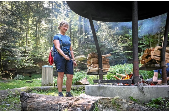 Wanderabenteuer Welzheim: An der Laufenmühle können die Teilnehmer Stockbrot backen.