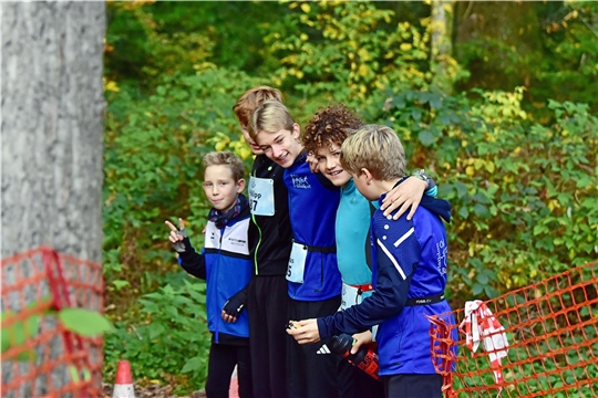Zaungäste. Kinder Crossduathlon Backnang 2025 rund um das Waldheim im Plattenwald. SP
