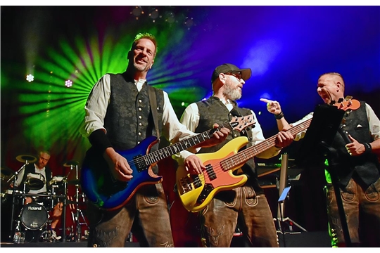 Zünftige Stimmung auf der Party Biketoberfest in der Stadthalle Backnang mit der Band "JUST FOR FUN" veranstaltet von den Biking Nomads. SK