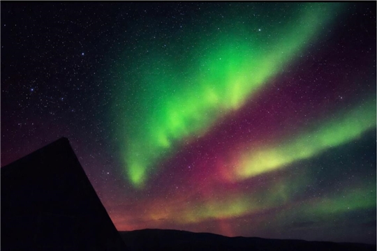In Weissach im Tal beobachtete eine Leserin ein wahres Farbspektakel über ihrer Scheune.