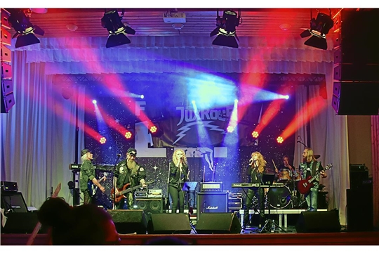 JuxRock auf der Bühne. 2. WINTER ROCK NIGHT in Althütte" mit den Bands JuxRock und Friendly Elf. SK