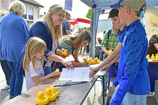 Noch schnell anmelden am Stand des SV Unterweissach zum Entarenna. Fleckaschau am 26. April 2026 in Unterweissach. SK