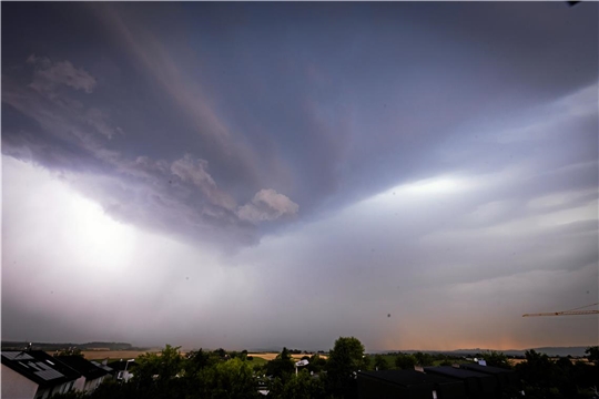 Das Gewitter bildet sich über Backnang. 