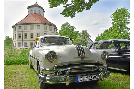 Flowerpower-Zeit beim 10. Oldtimertreffen, Schlossgarten Oppenweiler, Oldtimerfreunde Oppenweiler. Rund um das Schloß in Oppenweiler. 