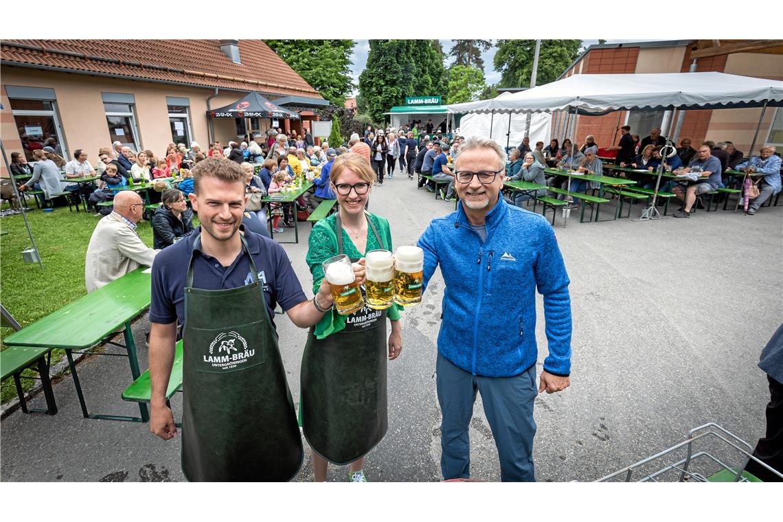  Assistiert von Reinhold Sczuka (Bürgermeister) und Pascal Schwinger (Vorstand d...