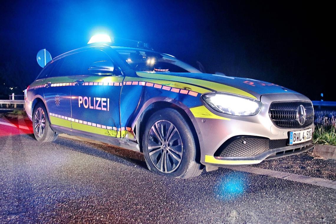 Zwei Polizeiautos krachen ineinander