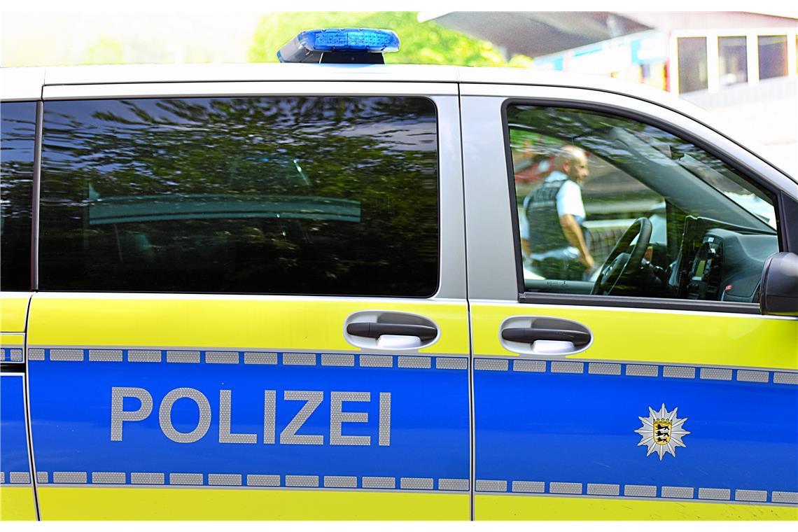 Geparkter BMW beschädigt Die Polizei sucht einen unbekannten Unfallverursacher. Symbolfoto: Tobias Sellmaier