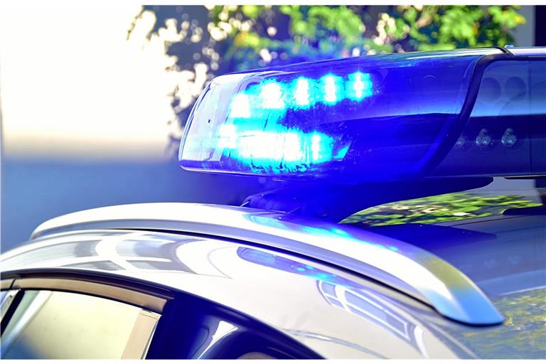  Ein Autofahrer wehrt sich gegen Blutentnahme und versucht Polizisten zu schlagen.Symbolfoto: Tobias Sellmaier
