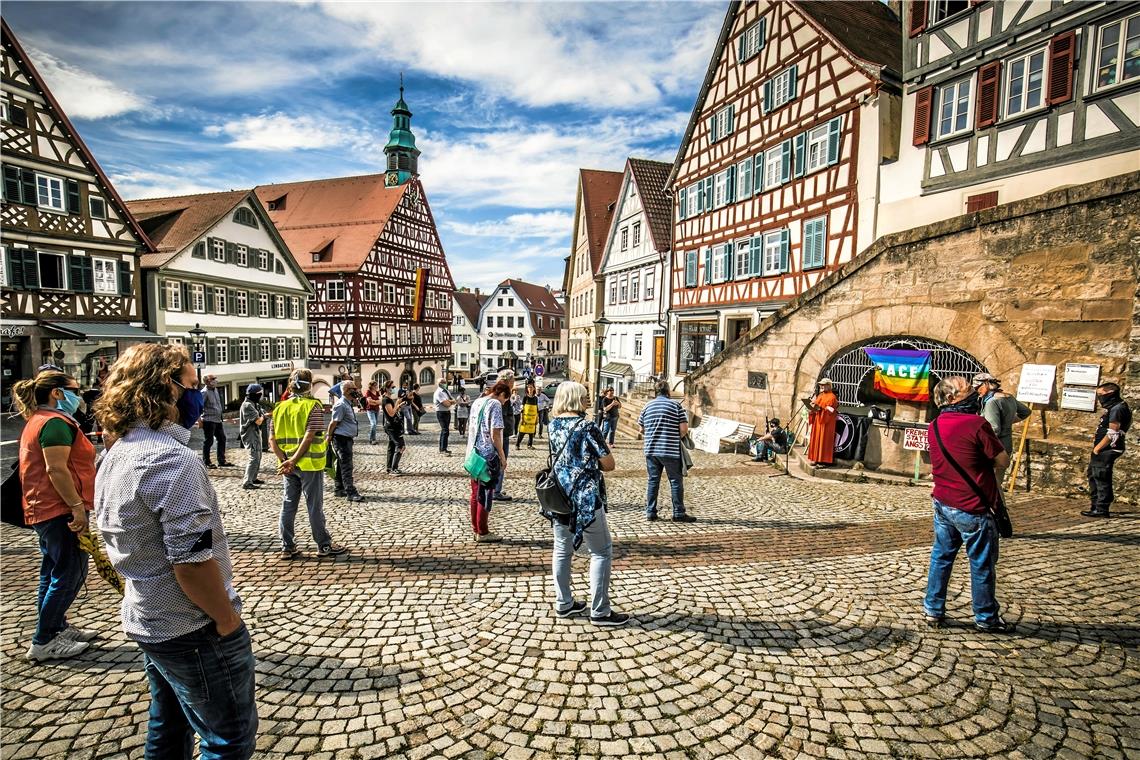 Friedensinitiative mahnt zu Gewaltfreiheit Foto: A. Becher