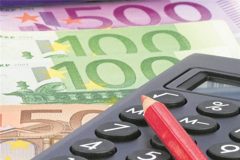  Für Immobilien muss man kräftig in die Tasche greifen.  Symbolfoto: stock.adobe/G. Ledwinka