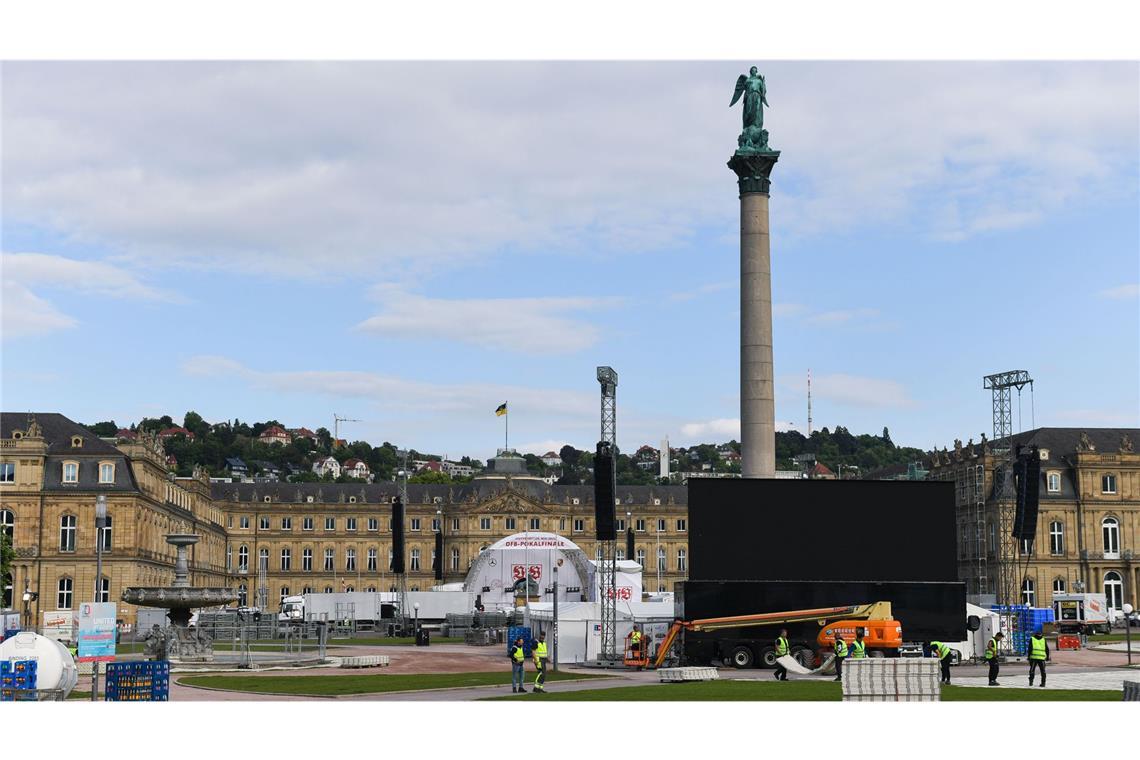 . .  . gewinnt noch mehr an Bedeutung, wenn wir an die Zukunft unserer Zentren denken, seit die Einkaufsorte nicht mehr die Treiber innerstädtischen Lebens sind. Gerade in der Gestaltung der öffentlichen Plätze sehe ich in Stuttgart viel verschenktes Potenzial. Jenseits von Orten mit historischen Fassungen wie dem Schlossplatz finden Plätze . . .