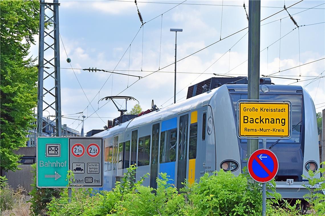 Auftakt zu den Bahnsperrungen zwischen Waiblingen und Bad Cannstatt Heute bis 11 Uhr könnte der EVG-Streik den Bahnverkehr in der Region lahmlegen. Zehn Stunden später erfolgt der Startschuss für die Teil- und Vollsperrungen. Symbolfoto: Tobias Sellmaier
