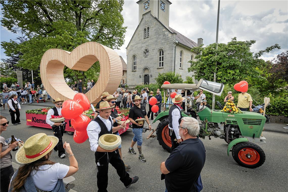 // Höhepunkt der Heimattage Althütte: Der Festumzug am Sonntag den 14.6.2026 dur...