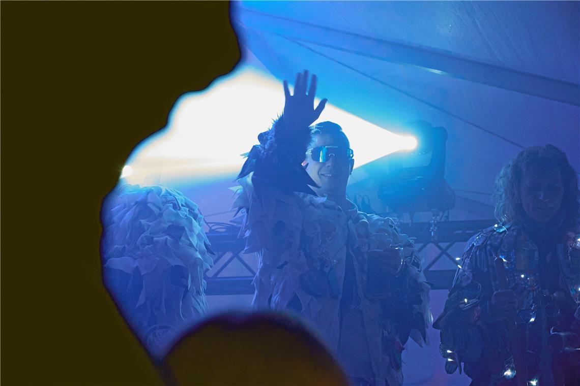  Im Partyzelt in Unterbrüden feiern die närrischen Gäste.