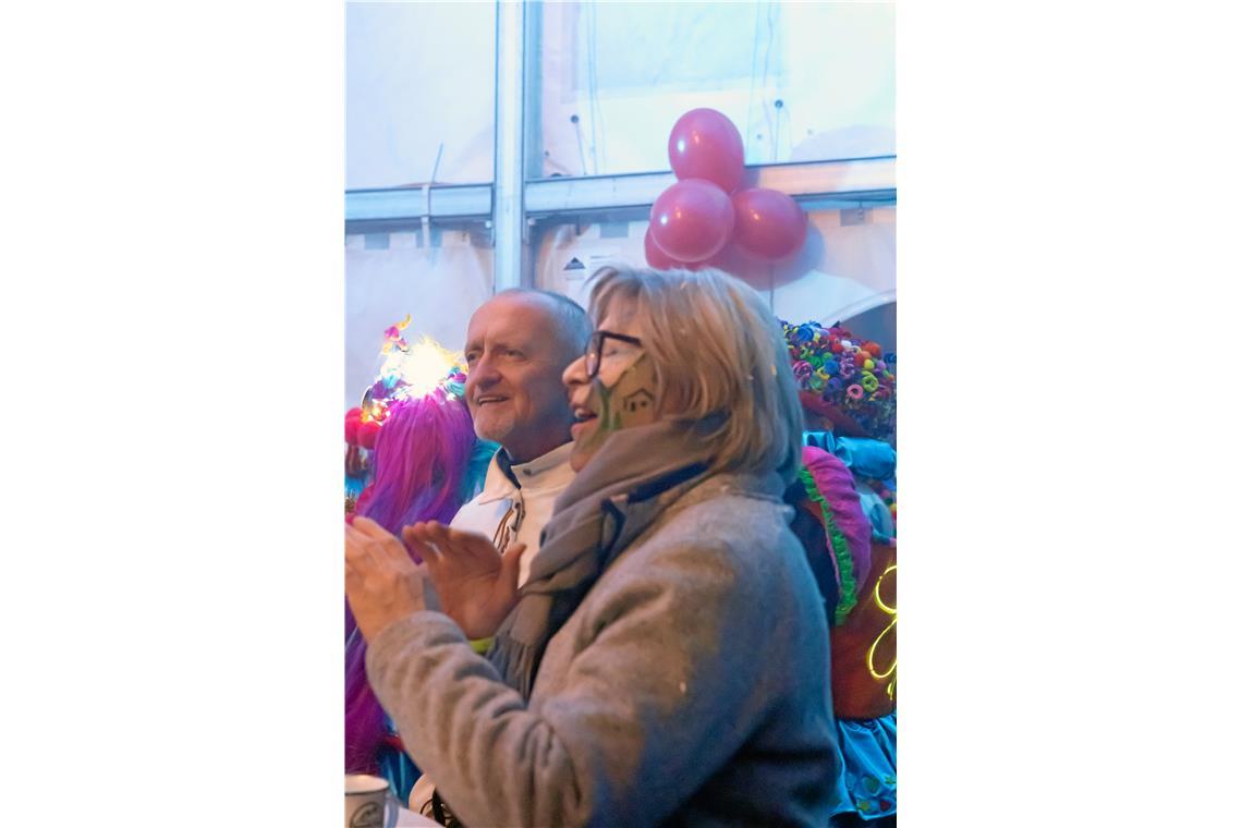  Im Partyzelt in Unterbrüden feiern die närrischen Gäste.