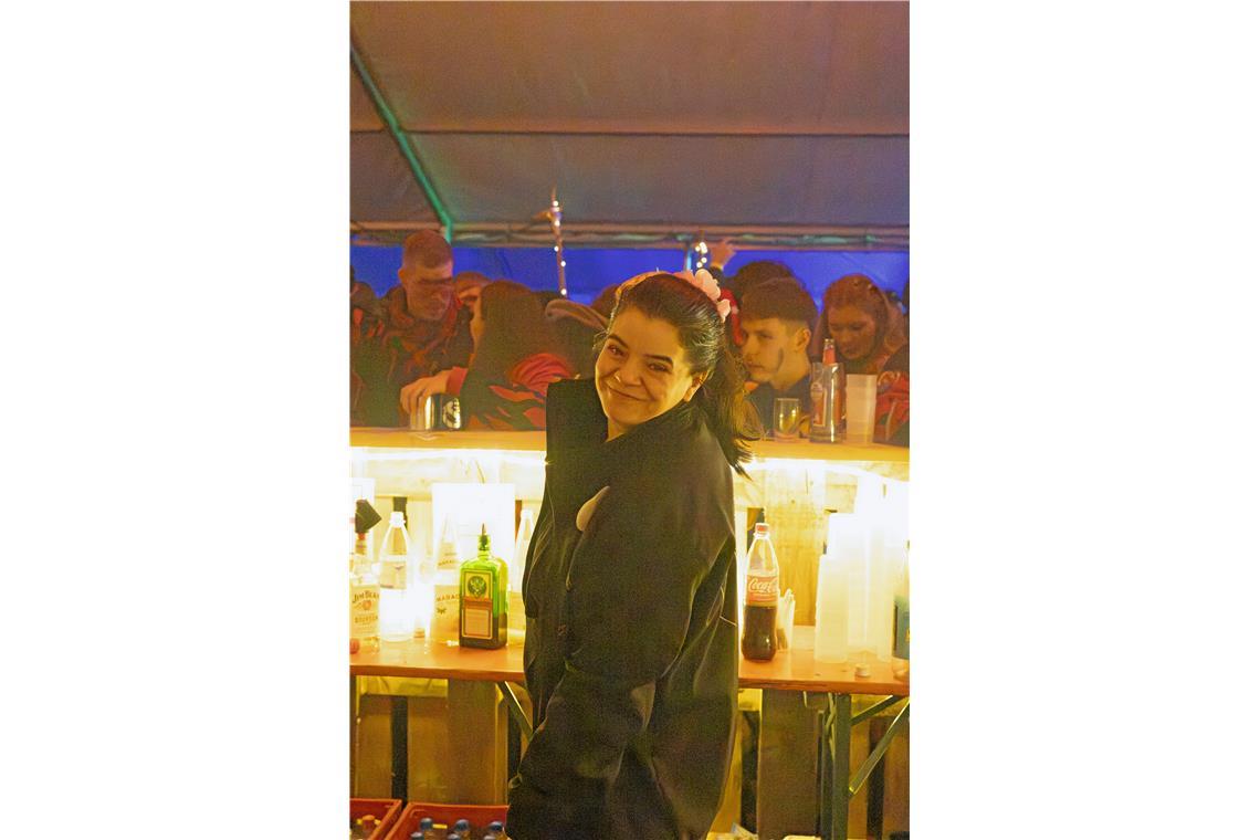  Im Partyzelt in Unterbrüden feiern die närrischen Gäste.