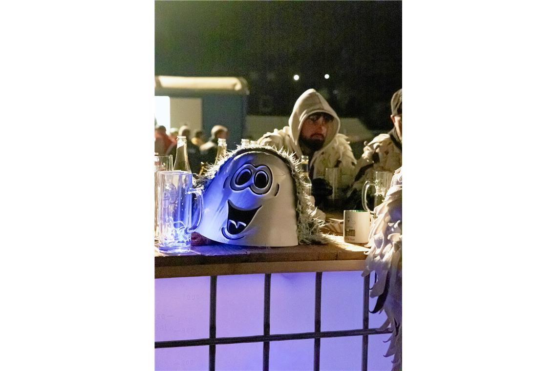  Im Partyzelt in Unterbrüden feiern die närrischen Gäste.