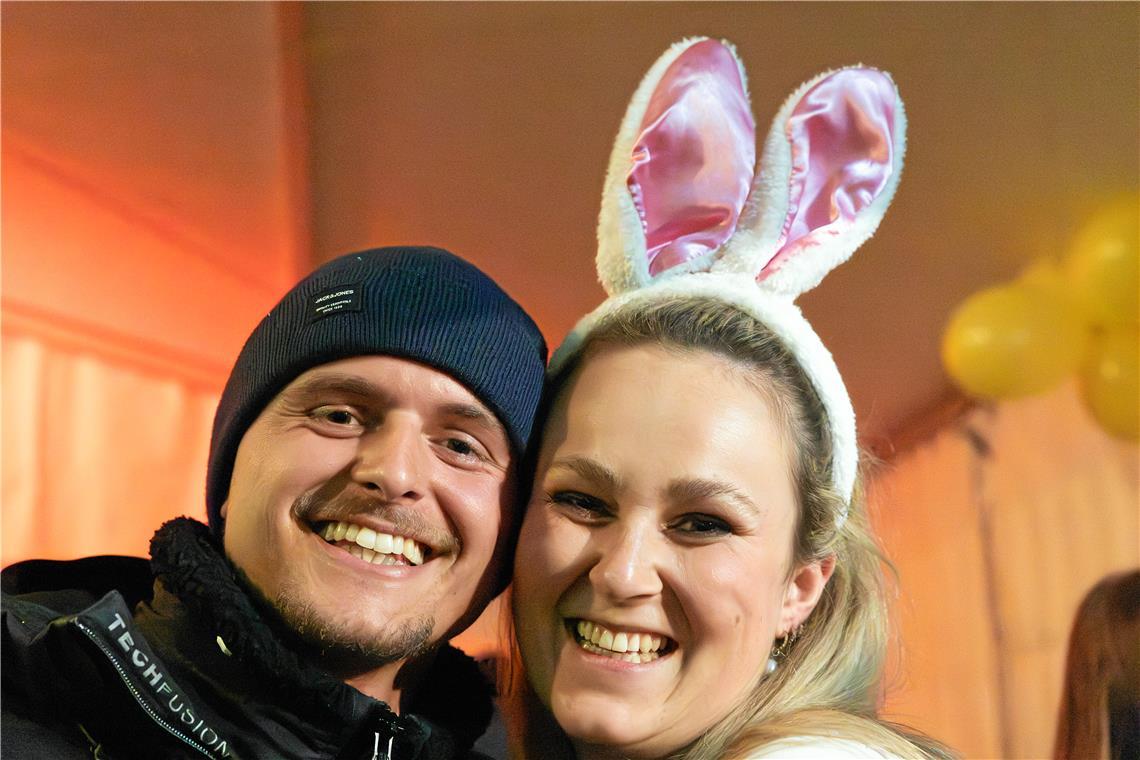  Im Partyzelt in Unterbrüden feiern die närrischen Gäste.