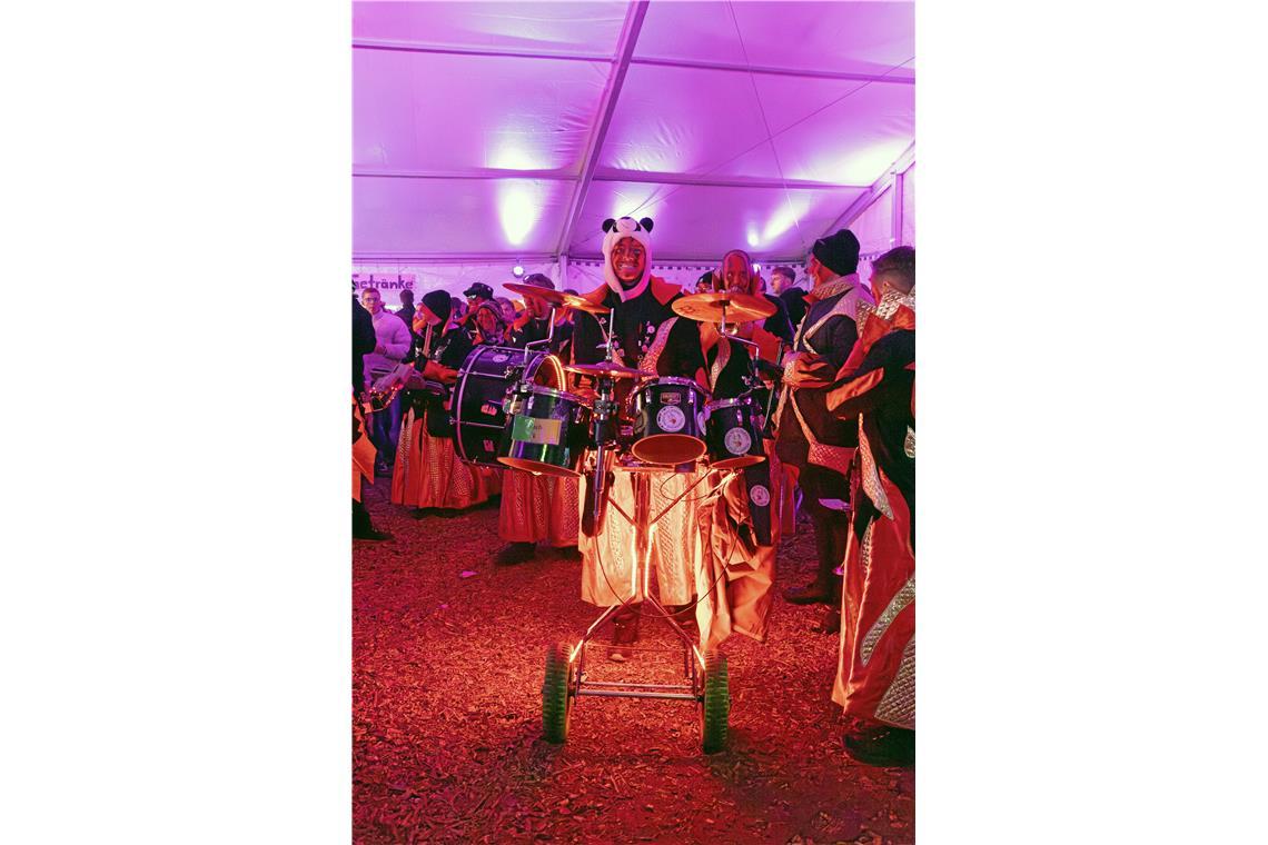  Im Partyzelt in Unterbrüden feiern die närrischen Gäste.