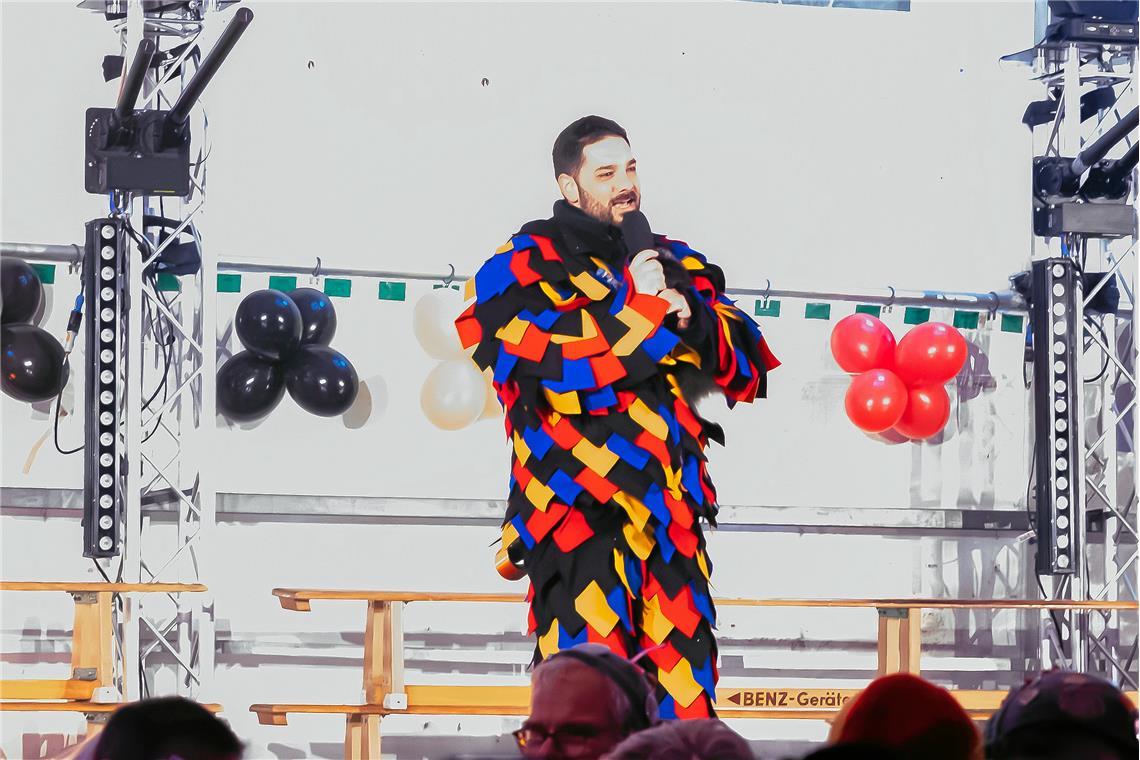  Im Partyzelt in Unterbrüden feiern die närrischen Gäste.