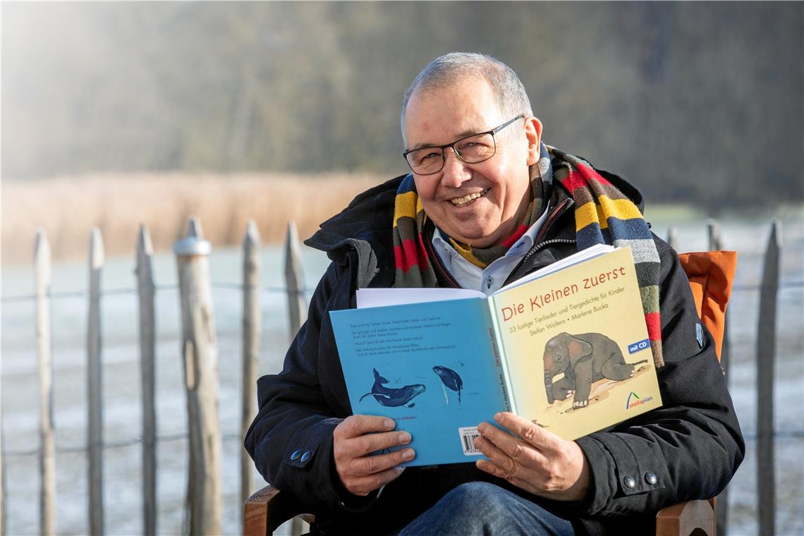  In Stefan Wolters Kinderbuch „Die Kleinen zuerst“ geht es lustig zu.