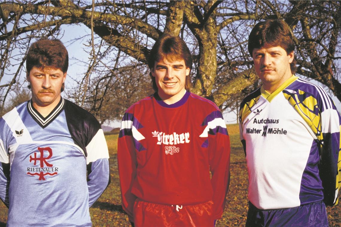 Drei Brüder, drei Klubs, ein Sport-Volksfest Jürgen, Albrecht und Wolfgang Dorn (von links) in den damaligen Trikots. Foto: R. Lenz