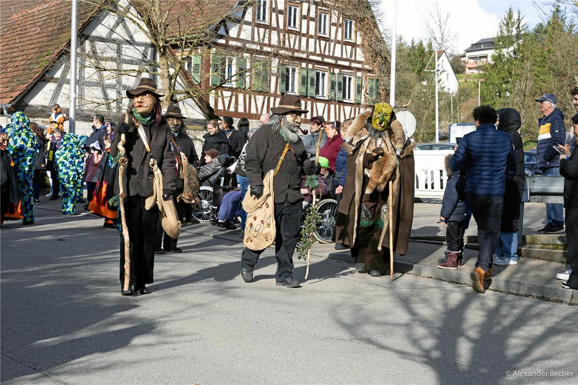 // Narrensprung durch Sulzbach an der Murr am Faschingsdienstag den 13.2.2024