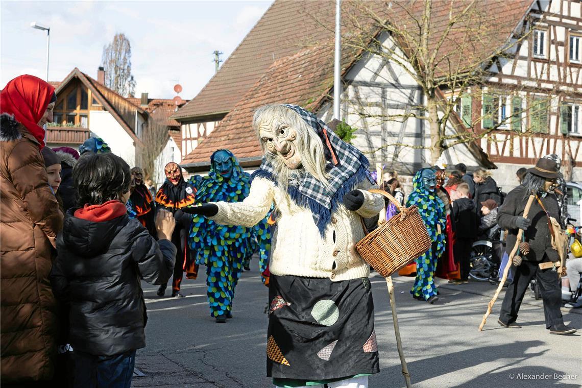 // Narrensprung durch Sulzbach an der Murr am Faschingsdienstag den 13.2.2024