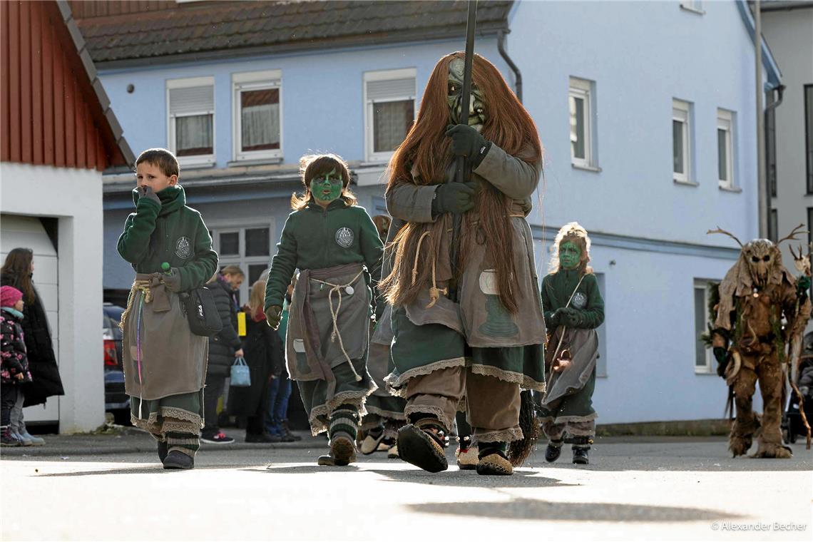 // Narrensprung durch Sulzbach an der Murr am Faschingsdienstag den 13.2.2024