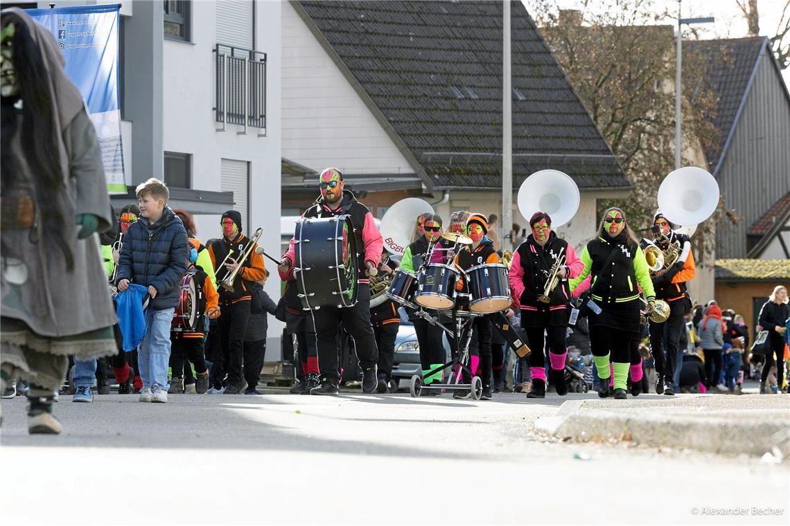 // Narrensprung durch Sulzbach an der Murr am Faschingsdienstag den 13.2.2024