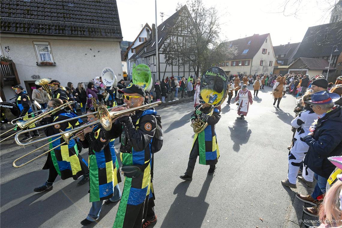 // Narrensprung durch Sulzbach an der Murr am Faschingsdienstag den 13.2.2024