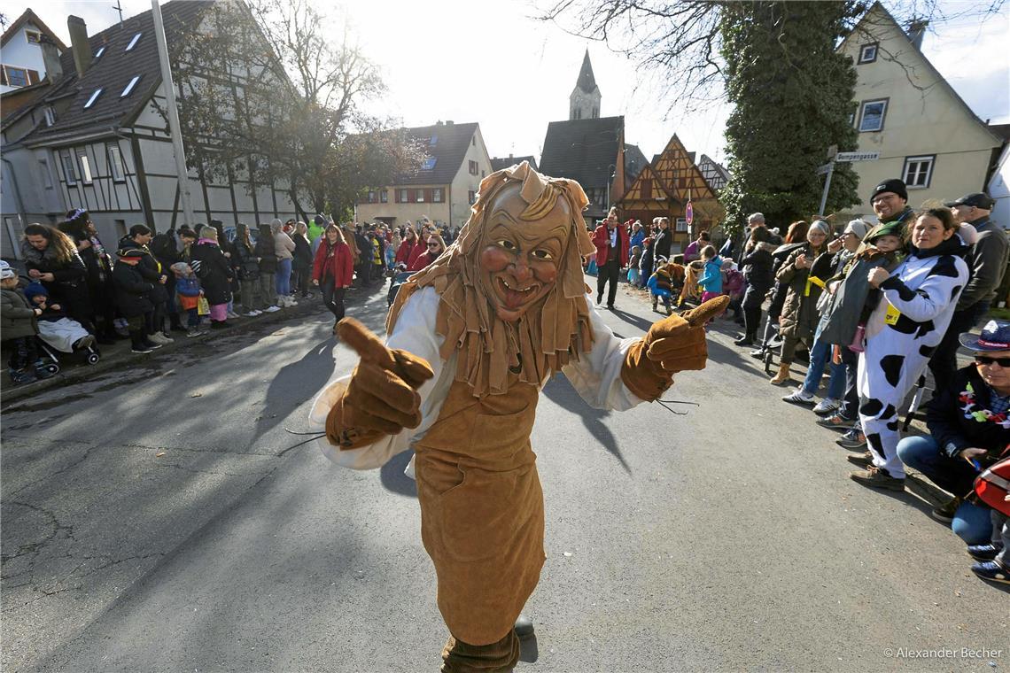 // Narrensprung durch Sulzbach an der Murr am Faschingsdienstag den 13.2.2024