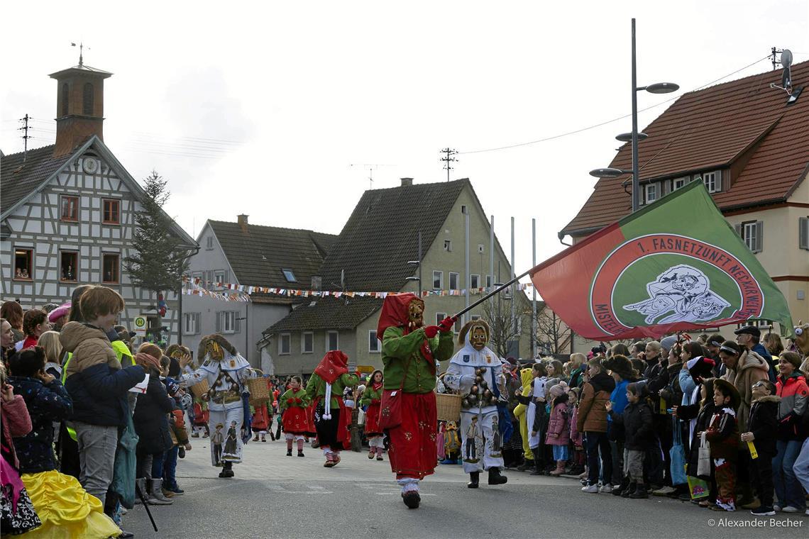 // Narrensprung durch Sulzbach an der Murr am Faschingsdienstag den 13.2.2024