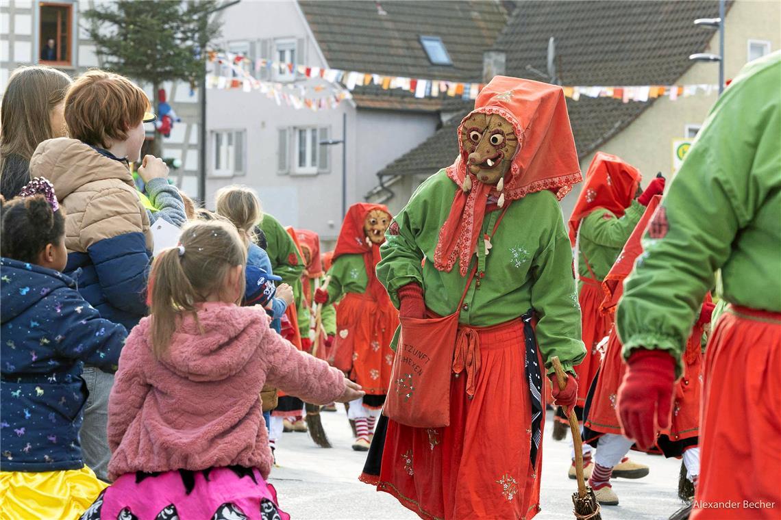 // Narrensprung durch Sulzbach an der Murr am Faschingsdienstag den 13.2.2024