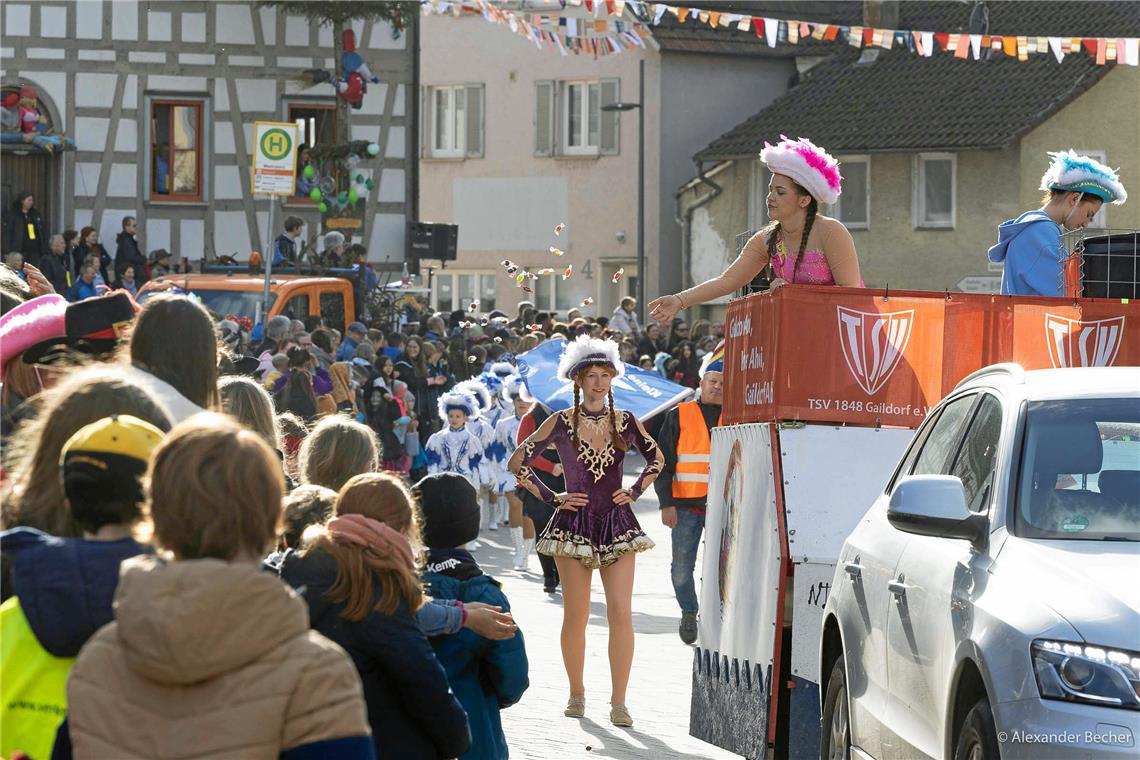 // Narrensprung durch Sulzbach an der Murr am Faschingsdienstag den 13.2.2024