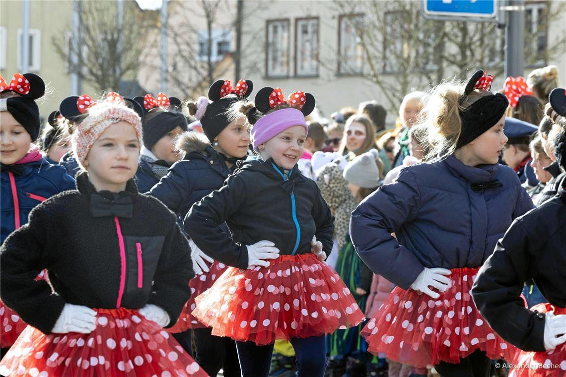 // Narrensprung durch Sulzbach an der Murr am Faschingsdienstag den 13.2.2024