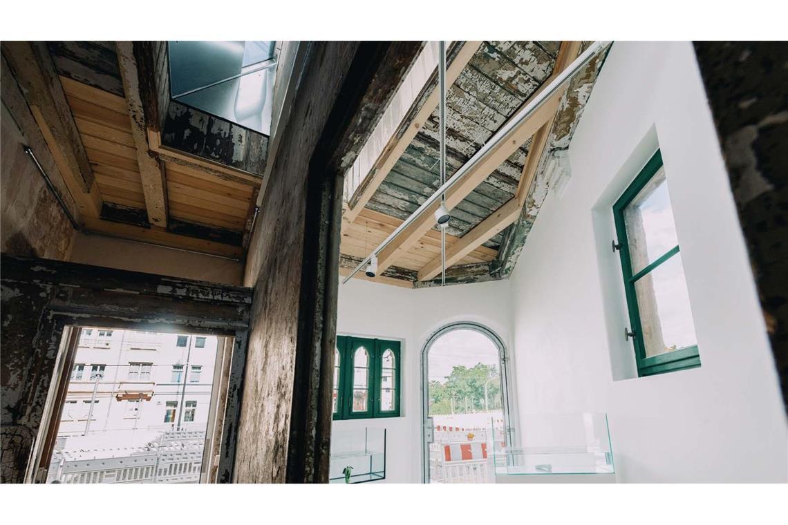 Junge Architektur im Glück – so schön ist das erste Tiny House . . . saniert und in eine Galerie umgebaut.