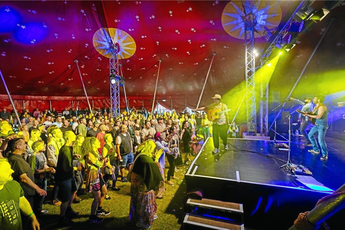 // Sommerpalast Murrhardt, Palastbühne Zelt Jamaram Konzert