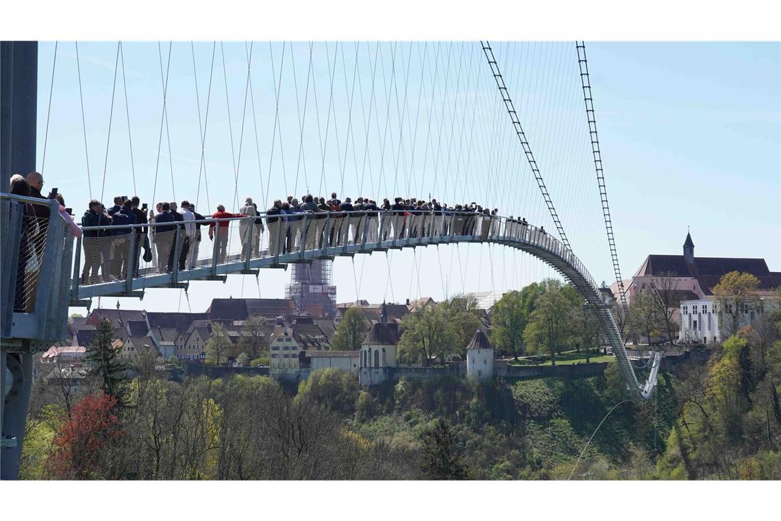 ... war sie auch gleich gut gefüllt. Bis zu 1500 Menschen haben darauf Platz.