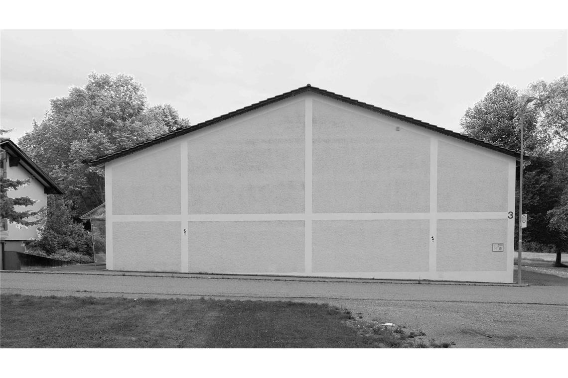 Junge Stuttgarter Architekten entwerfen ein Haus fürs ganze Dorf . . . war zuvor komplett geschlossen, wirkte wenig einladend.