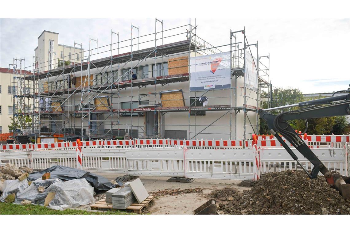 Endlich – freie Sicht auf Le Corbusiers Einfamilienhaus . . . werden derzeit saniert. Dies ist ein Zwischenstand vom Oktober 2024.