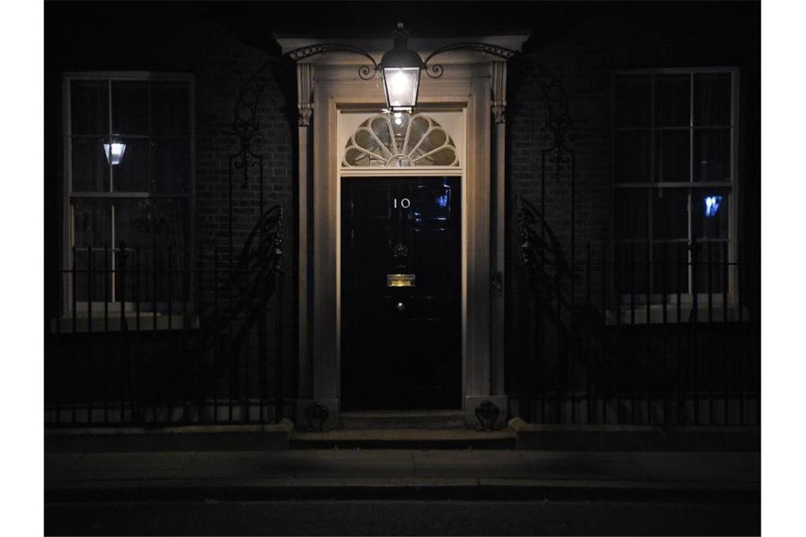 Britischer Premierminister Johnson auf Intensivstation 10 Downing Street, Amtssitz des britischen Premierministers - nachdem Boris Johnson vorsorglich ins Krankenhaus gebracht wurde. Foto: Kirsty O'connor/PA Wire/dpa