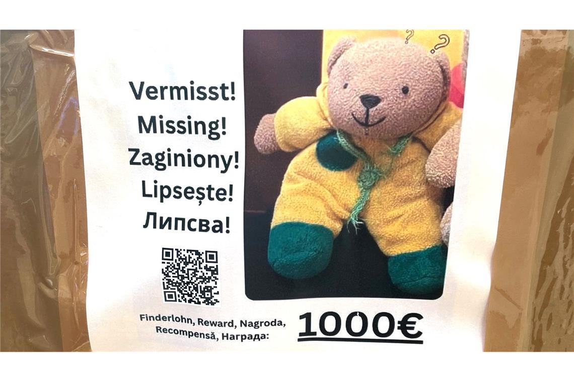 Nach Teddybär-Diebstahl in Berlin noch keine heiße Spur 1.000 Euro Finderlohn sind auf Steckbriefen in der Hauptstadt ausgesetzt, "wenn das Bärchen unversehrt zu uns zurückkehrt".
