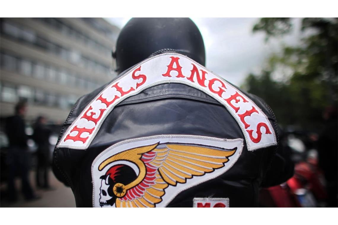 1200 Polizisten sind bei der Razzia im Einsatz, die ein Geldwäsche-Netzwerk um die „Hells Angels“ im Fokus hat.