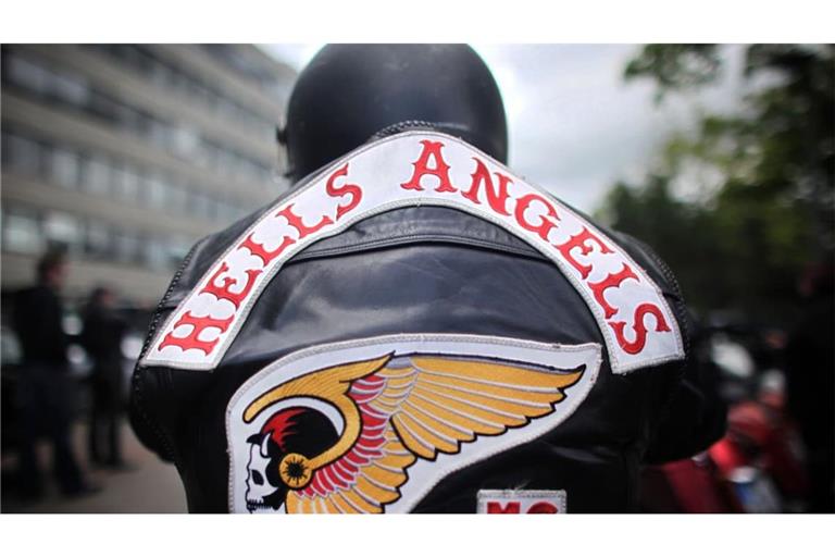 1200 Polizisten sind bei der Razzia im Einsatz, die ein Geldwäsche-Netzwerk um die „Hells Angels“ im Fokus hat.