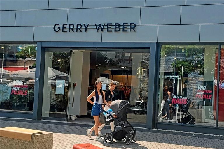 14 Jahre lang gehörte Gerry Weber auch zum Backnanger Stadtbild. Nun heißt es im Schaufenster: „Wir schließen diese Filiale.“Foto: privat