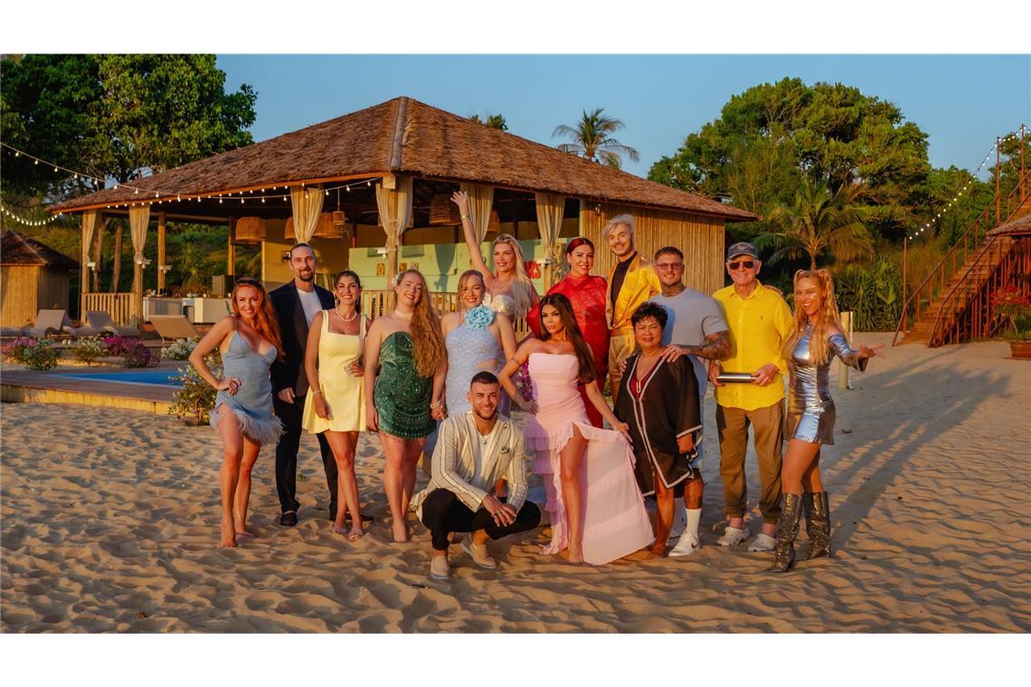 14 Kandidatinnen und Kandidaten ziehen zum Start der Spezial-Staffel in die Sala.